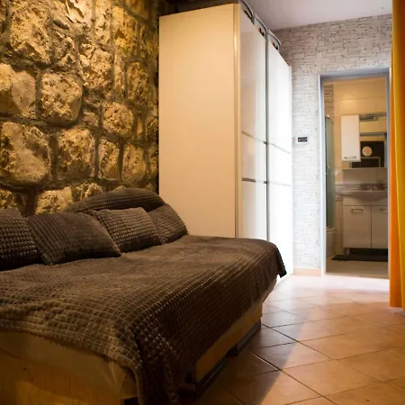 Luxury Studio With Private Patio *