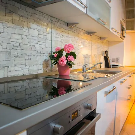 Luxury Studio With Private Patio 비스